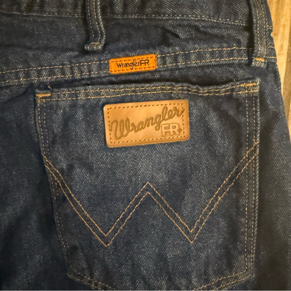 WRANGLER® FR FLAME RESISTANT ORIGINAL FIT JEAN Size 38x32 Medium Wash Men's - Picture 9 of 10